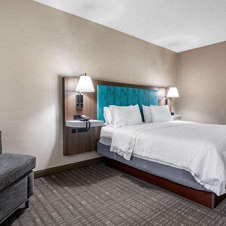 Hampton Inn & Suites Louisville East Екстериор снимка