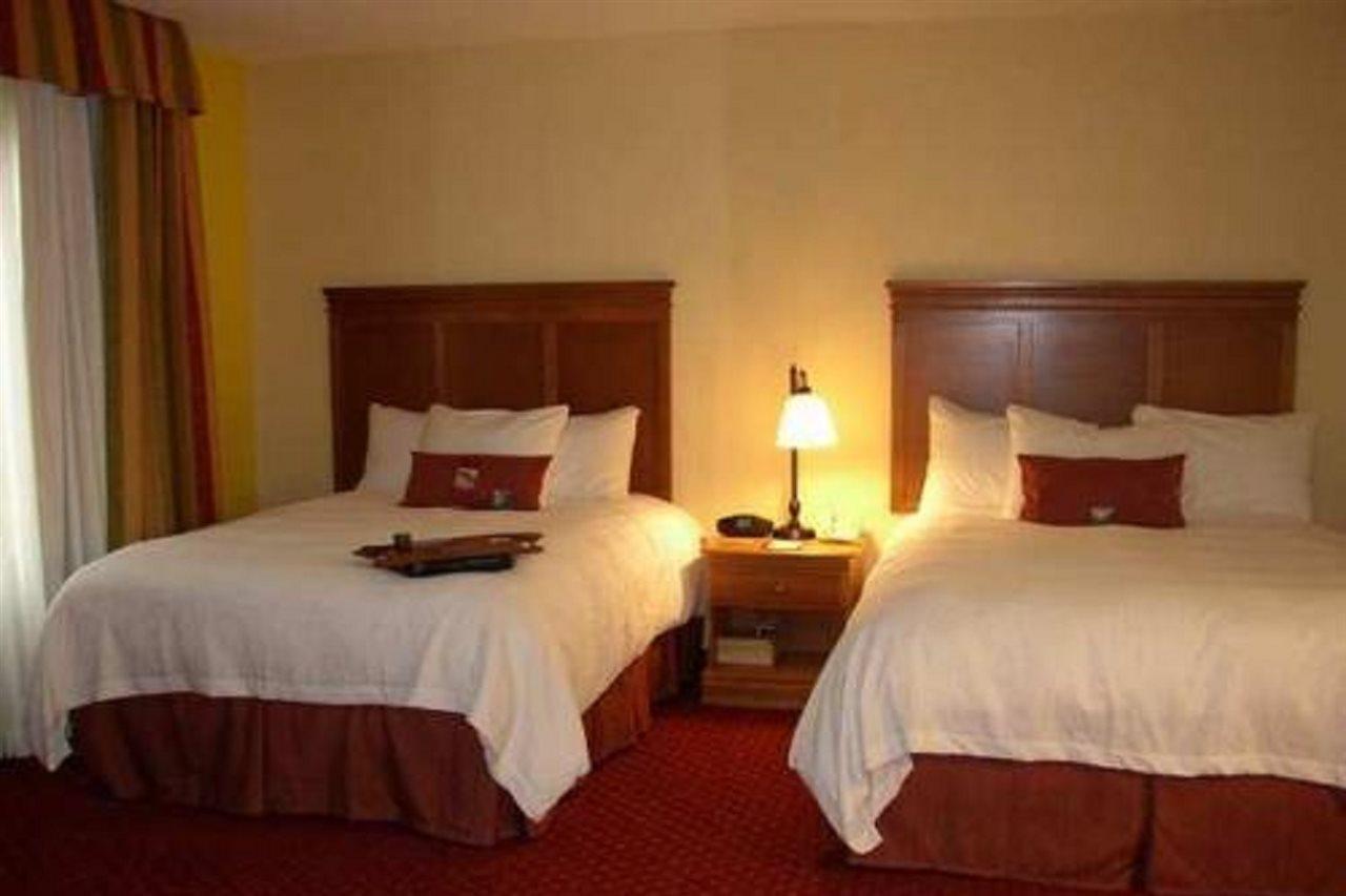 Hampton Inn & Suites Louisville East Екстериор снимка