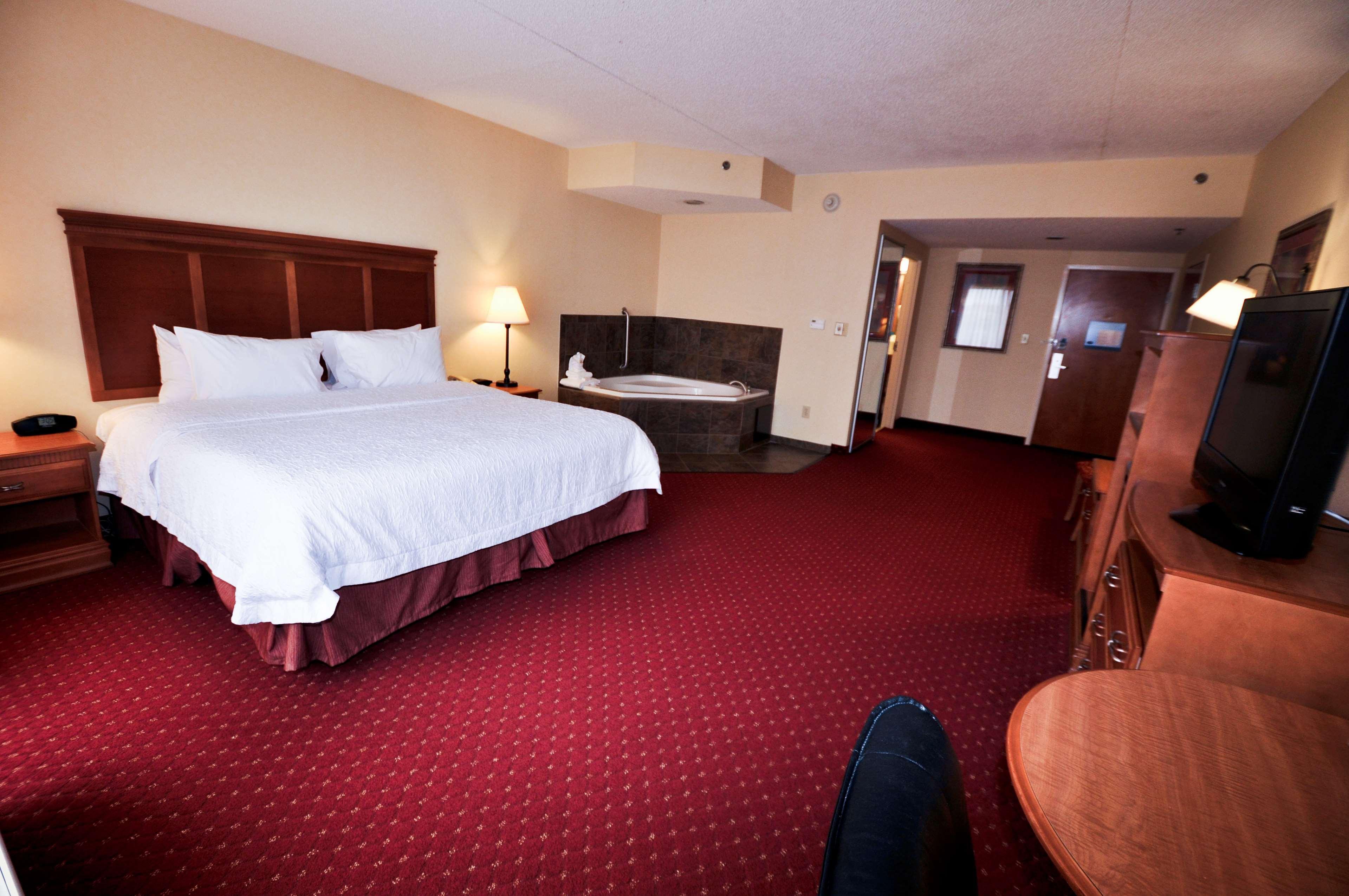 Hampton Inn & Suites Louisville East Екстериор снимка