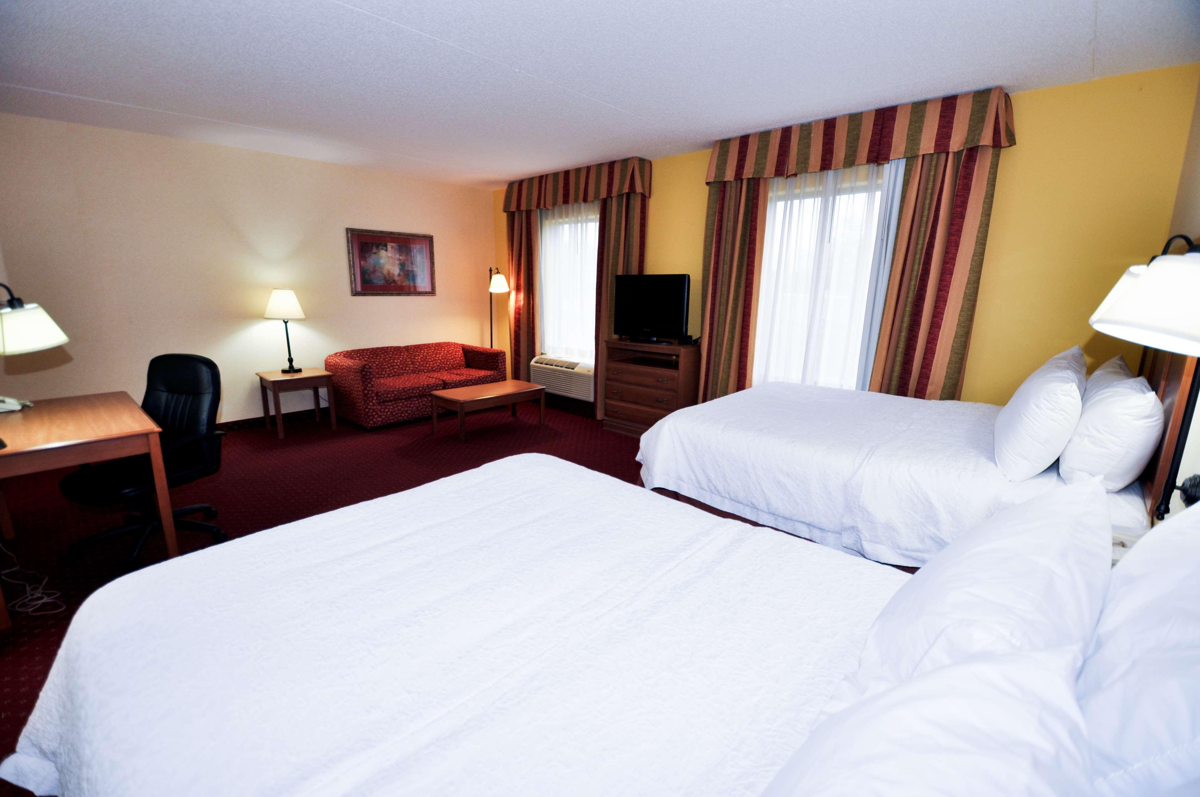 Hampton Inn & Suites Louisville East Екстериор снимка