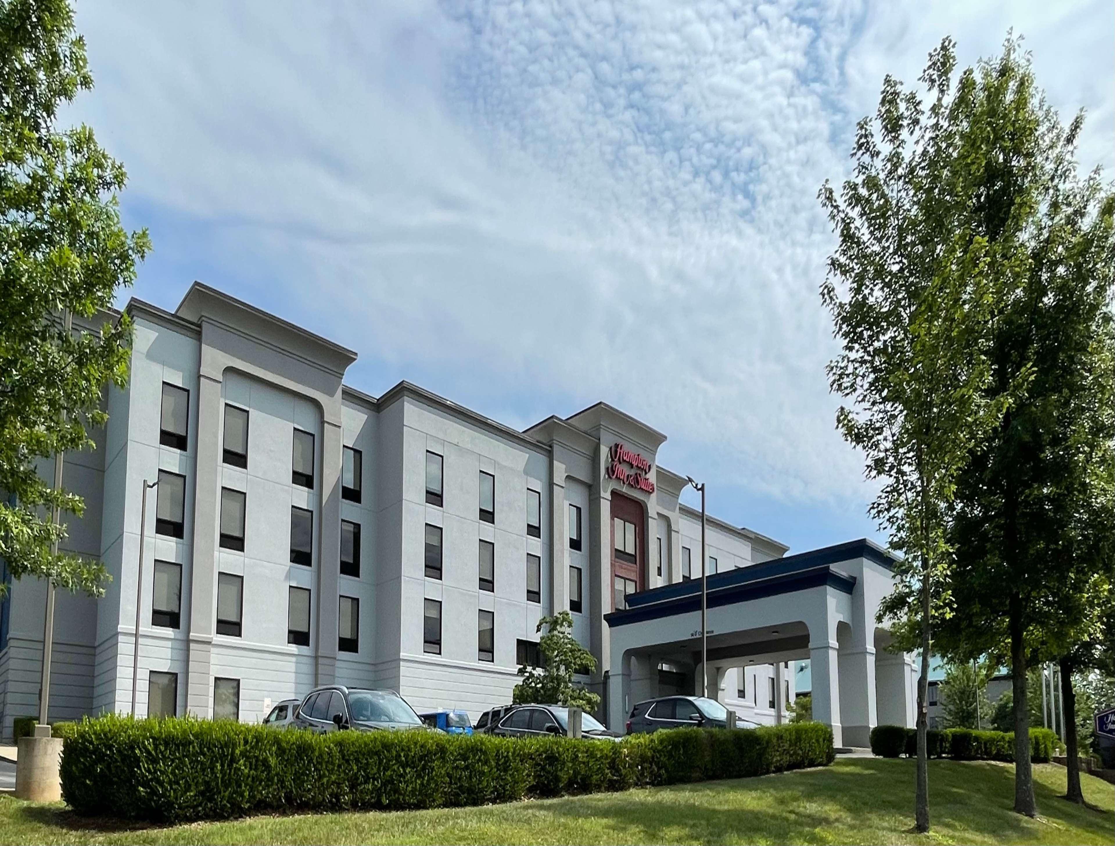 Hampton Inn & Suites Louisville East Екстериор снимка