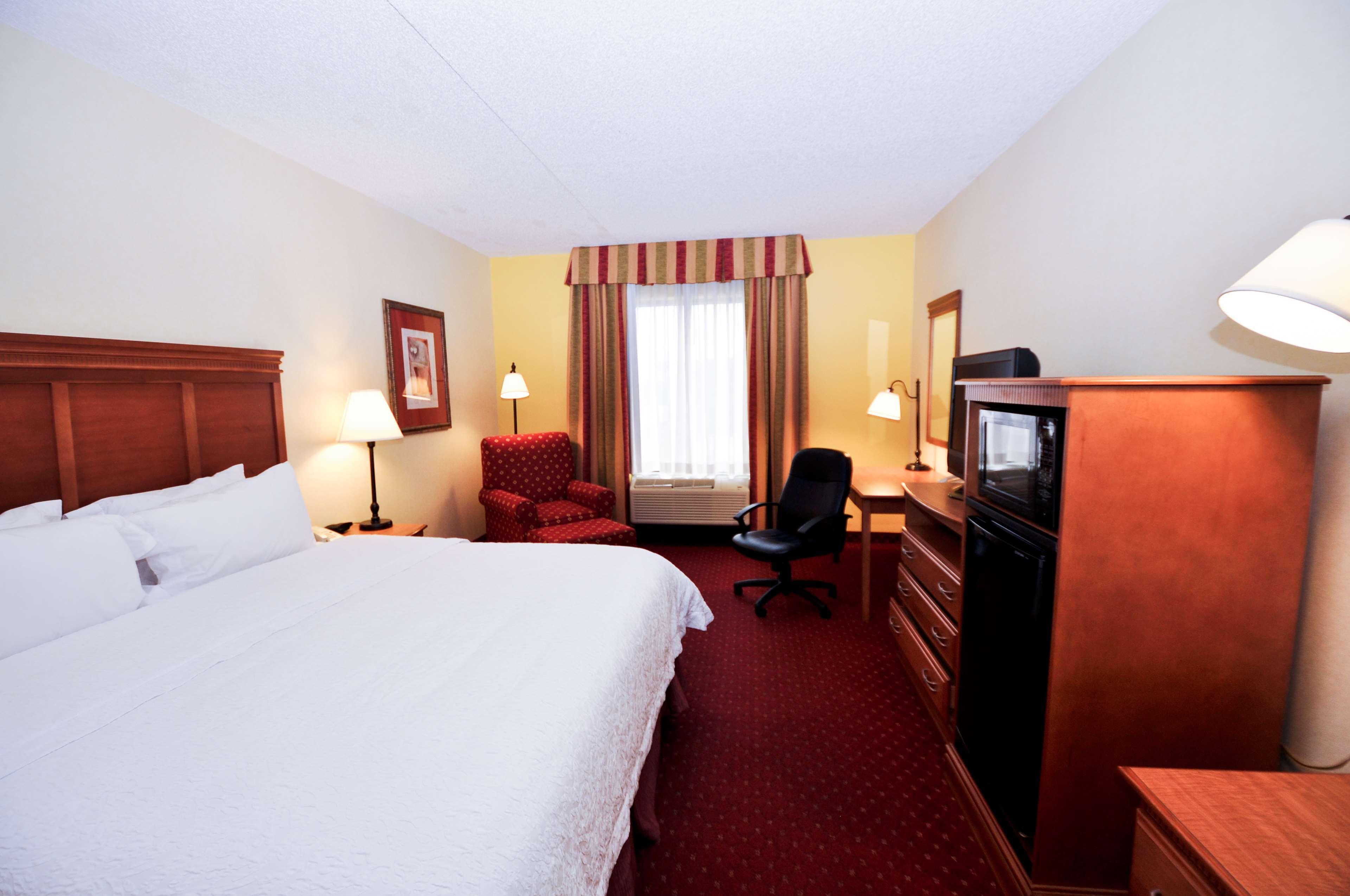 Hampton Inn & Suites Louisville East Екстериор снимка