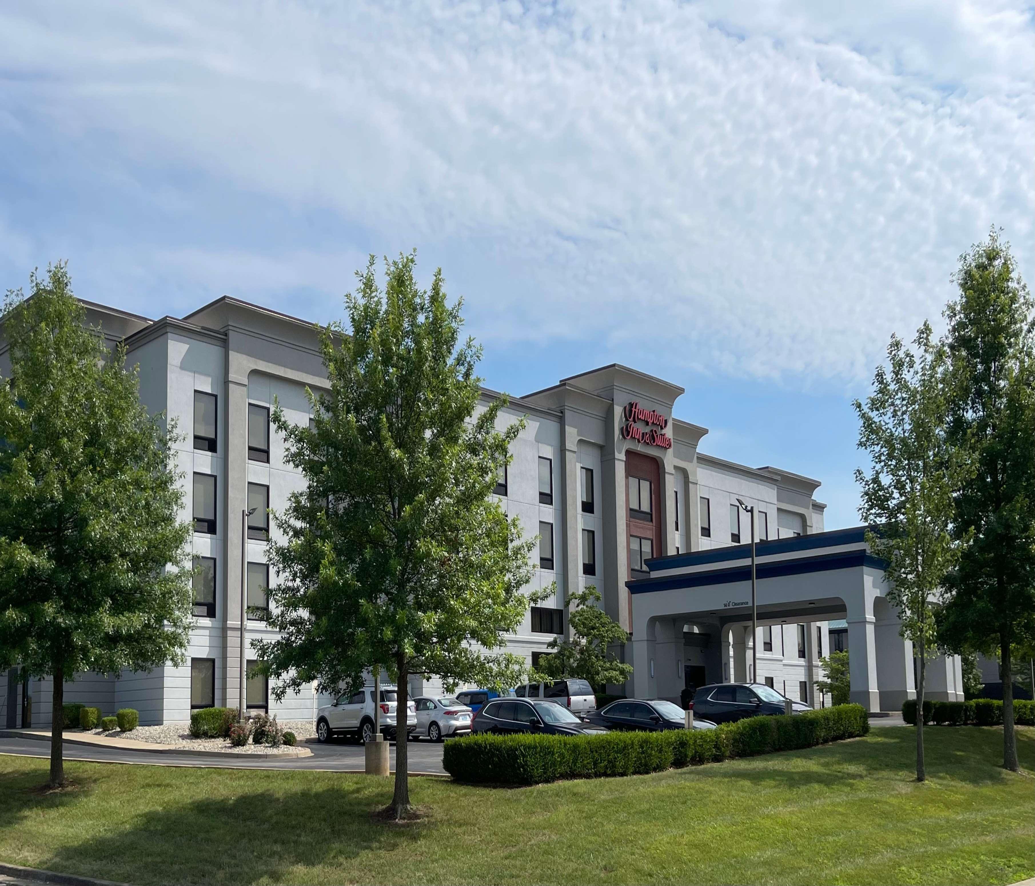 Hampton Inn & Suites Louisville East Екстериор снимка