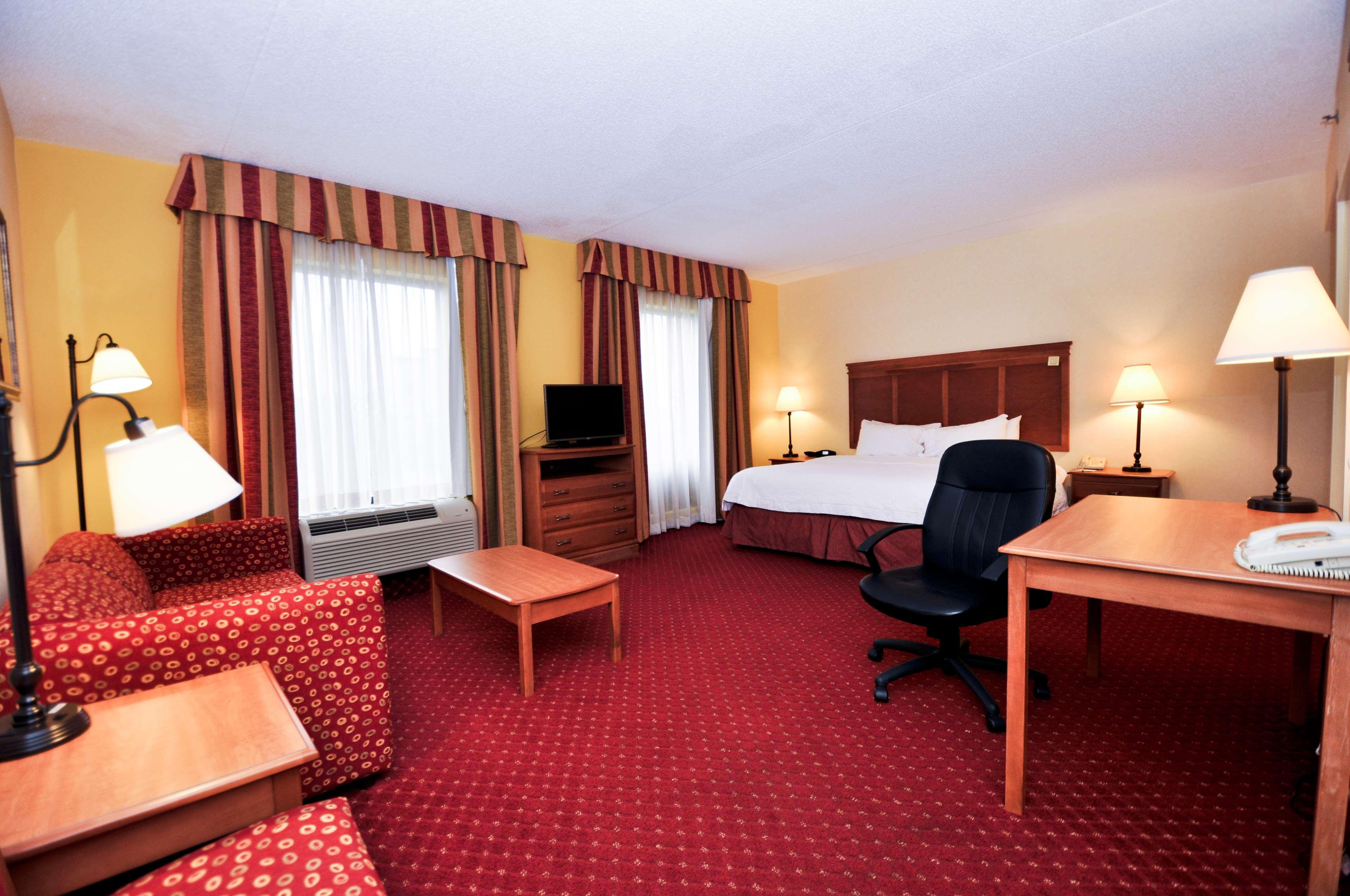 Hampton Inn & Suites Louisville East Екстериор снимка