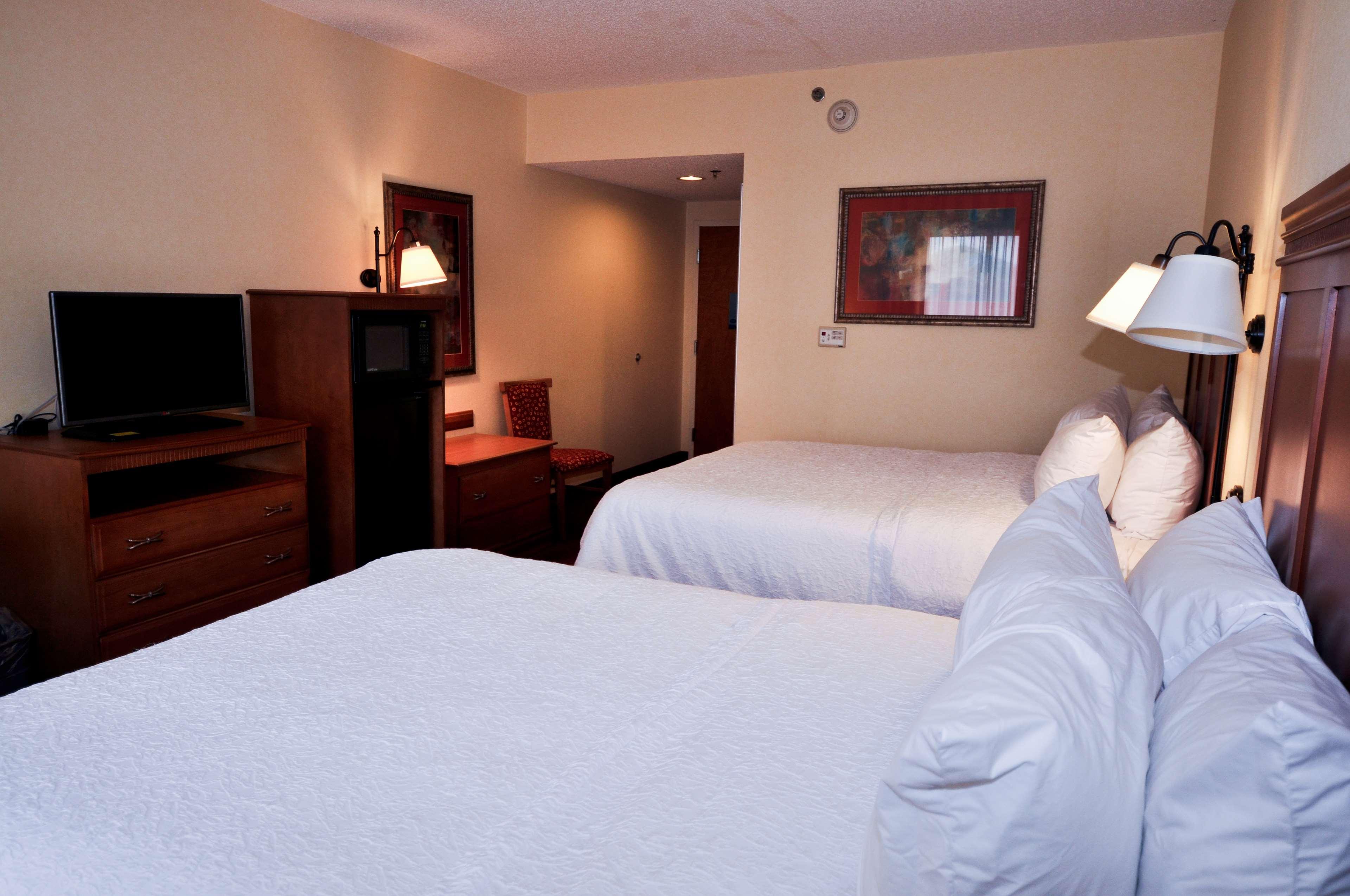 Hampton Inn & Suites Louisville East Екстериор снимка