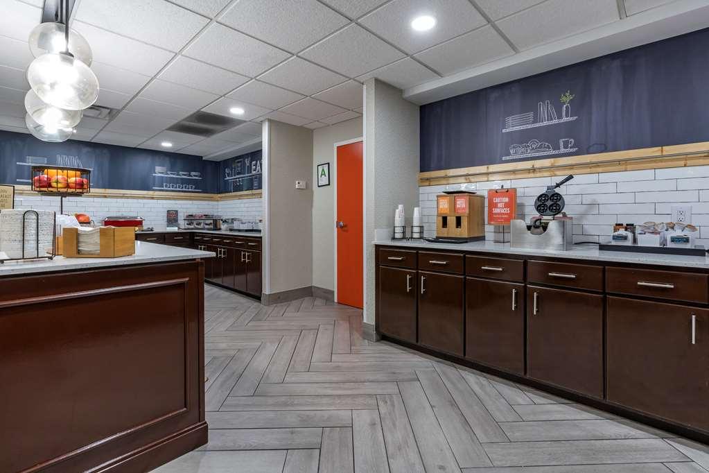 Hampton Inn & Suites Louisville East Екстериор снимка