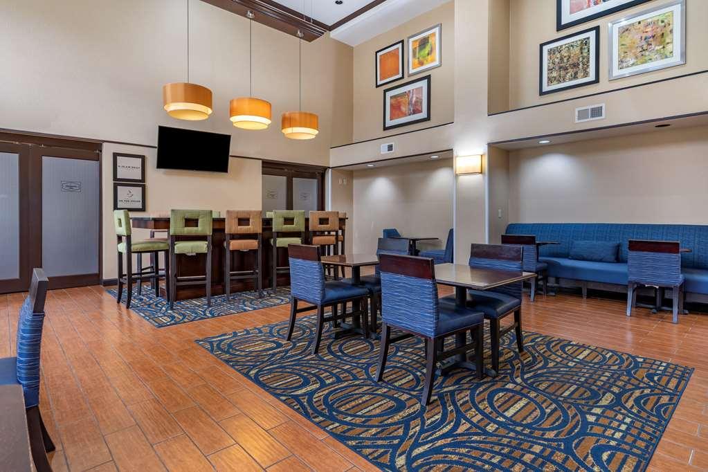 Hampton Inn & Suites Louisville East Екстериор снимка