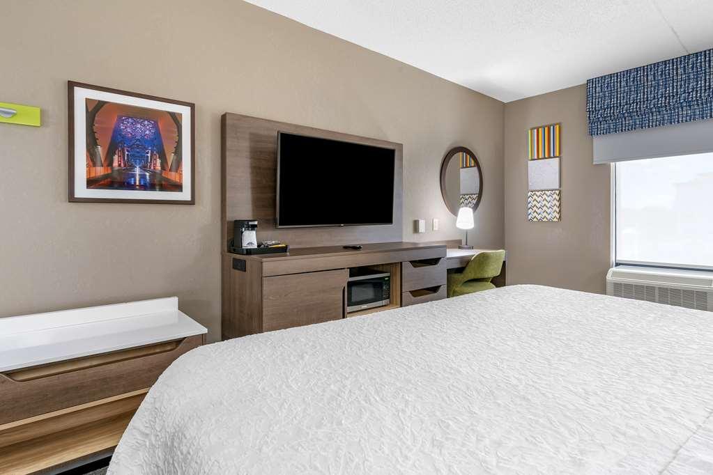 Hampton Inn & Suites Louisville East Стая снимка