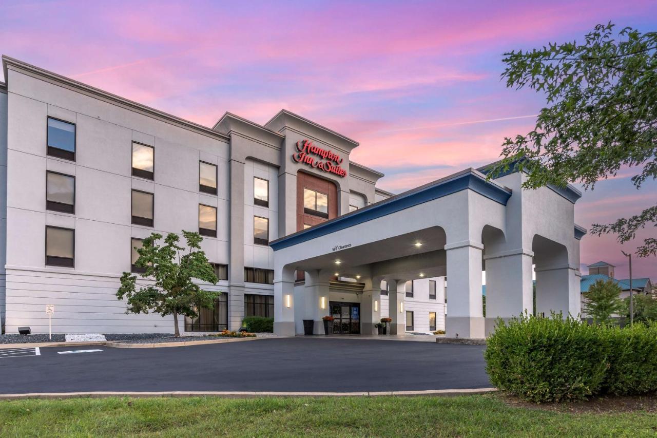 Hampton Inn & Suites Louisville East Екстериор снимка