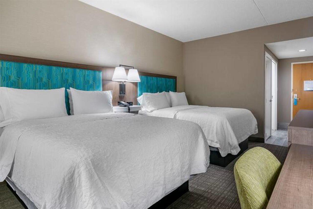 Hampton Inn & Suites Louisville East Екстериор снимка