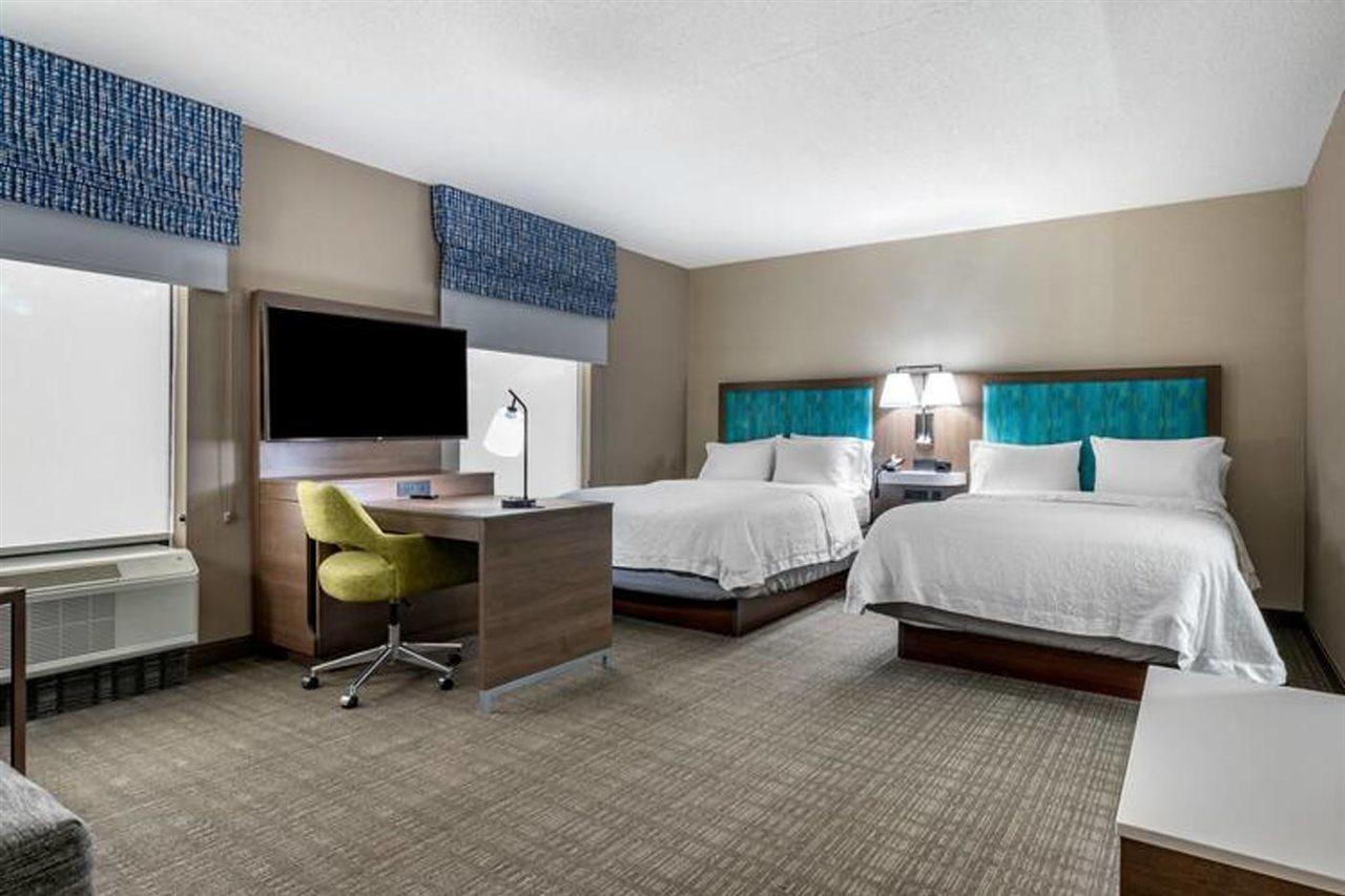 Hampton Inn & Suites Louisville East Екстериор снимка