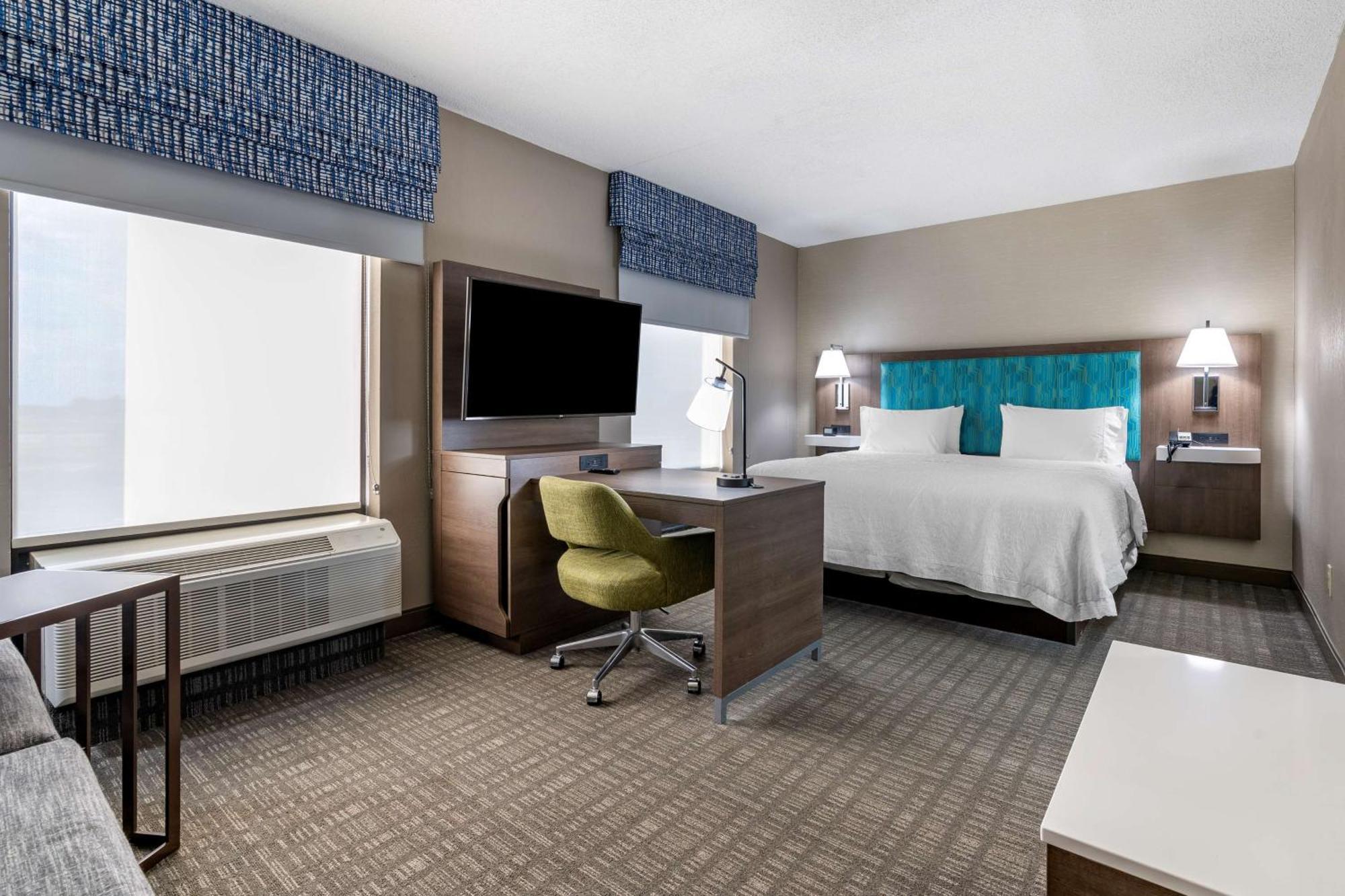 Hampton Inn & Suites Louisville East Екстериор снимка