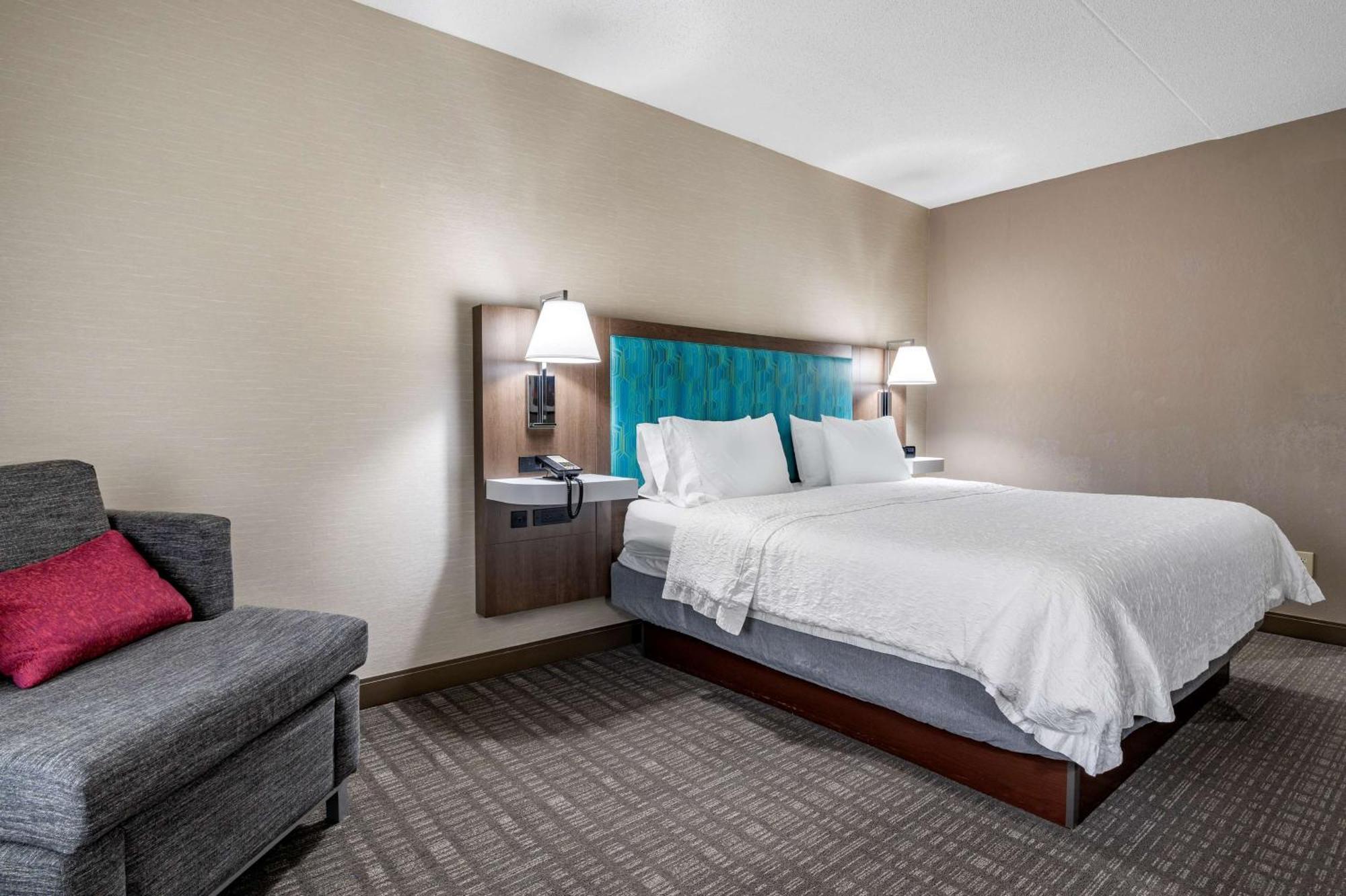 Hampton Inn & Suites Louisville East Екстериор снимка