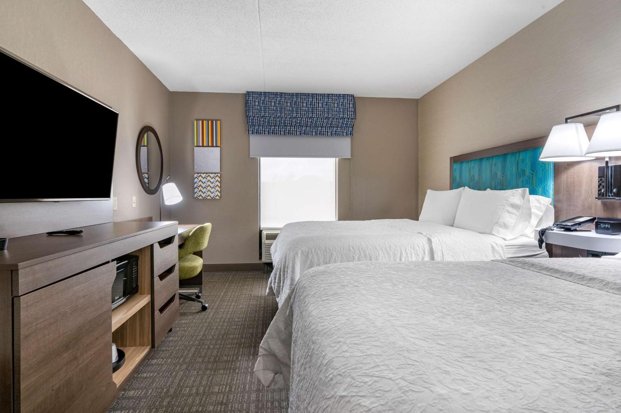 Hampton Inn & Suites Louisville East Екстериор снимка