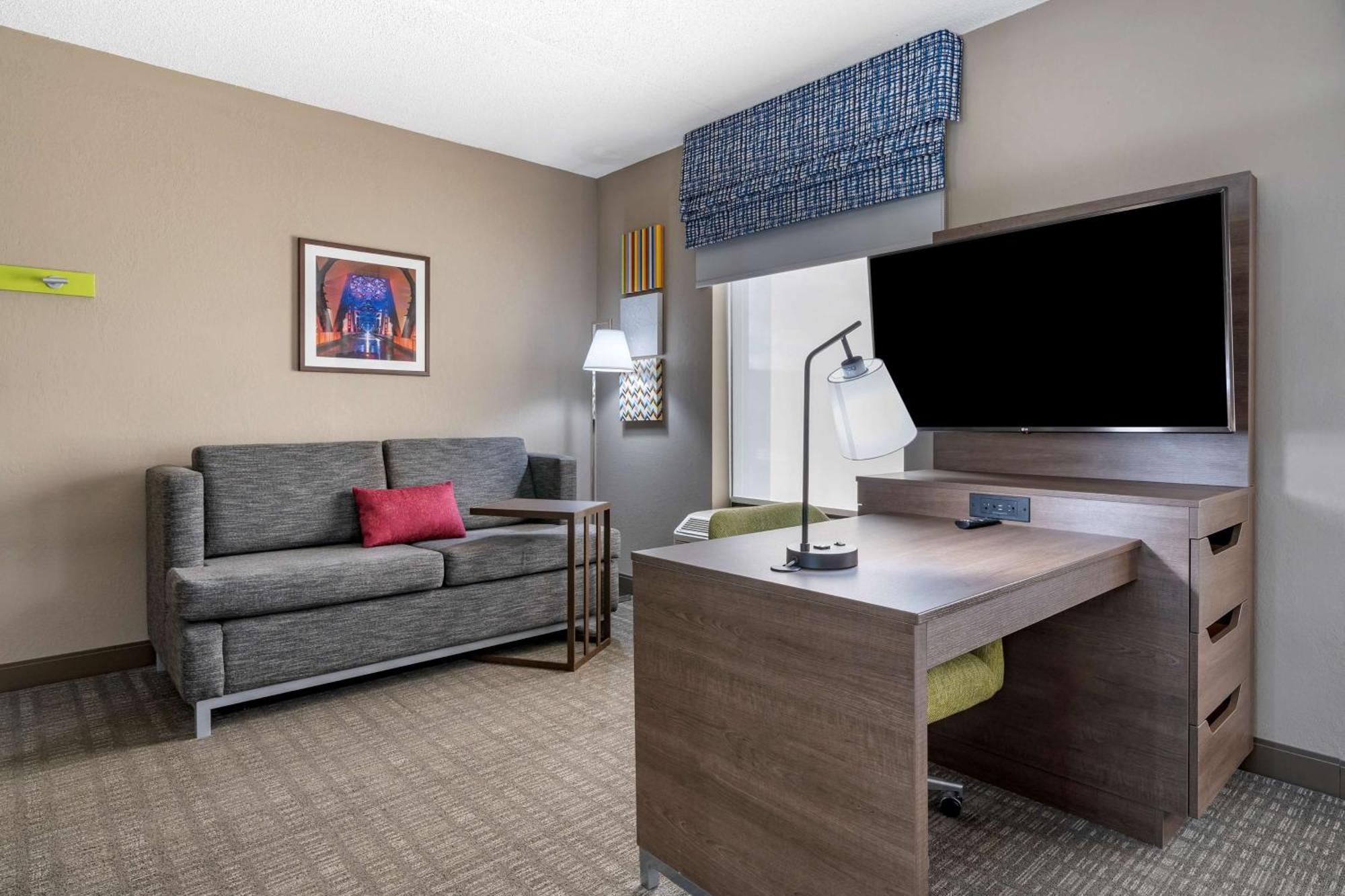 Hampton Inn & Suites Louisville East Екстериор снимка