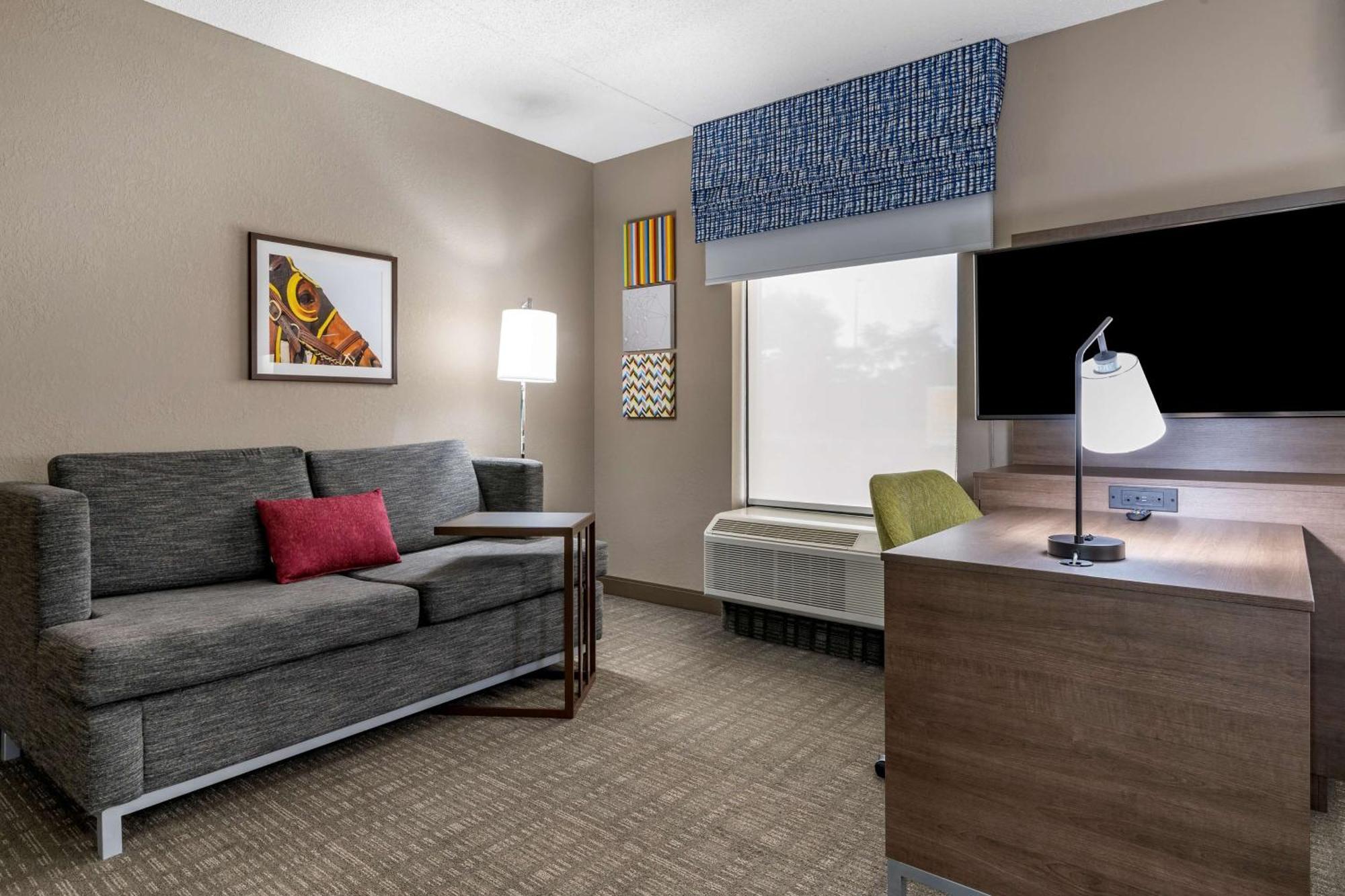 Hampton Inn & Suites Louisville East Екстериор снимка