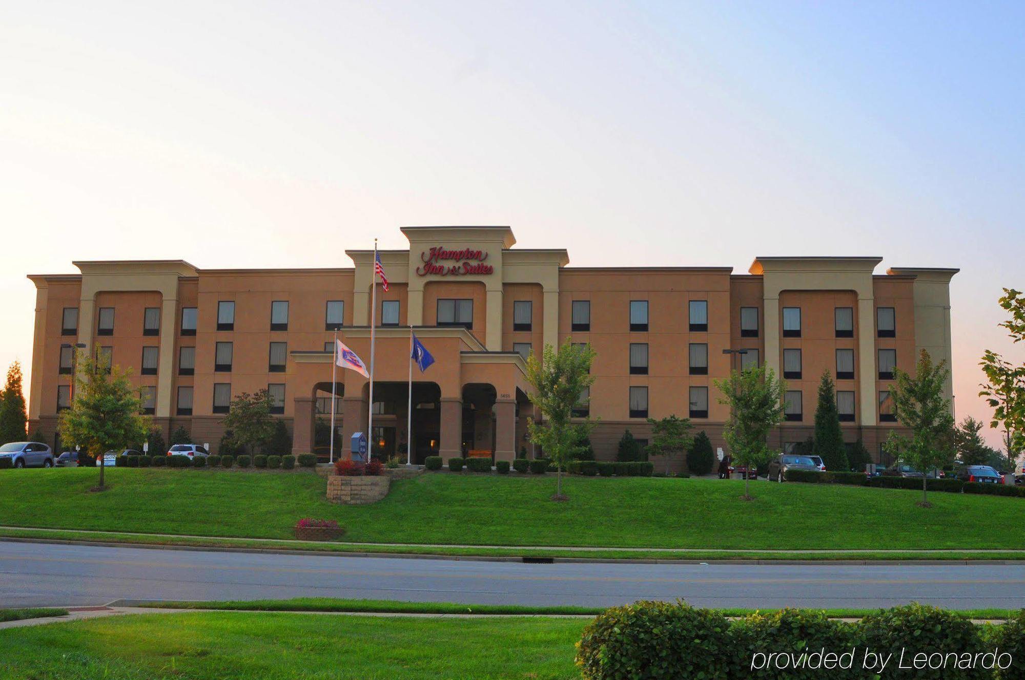 Hampton Inn & Suites Louisville East Екстериор снимка